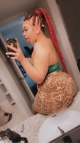 female-escorts-in-duluth-mn-320-372-1632-big-1
